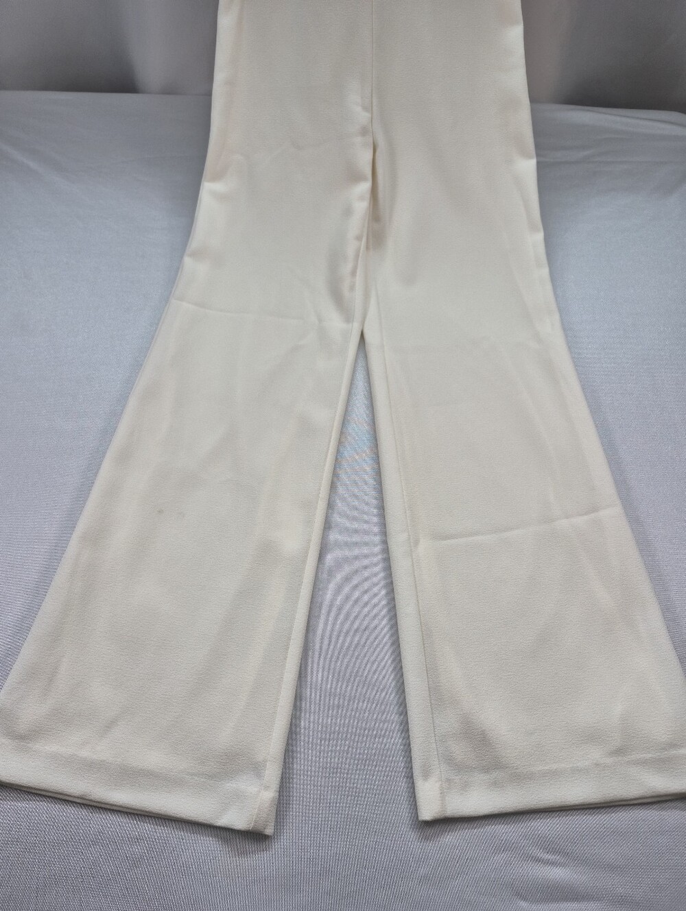 Vince Camuto Women's Size 2  Halter Tie Top Wide Leg Jumpsuit Ivory NWT $138 - Picture 3 of 16